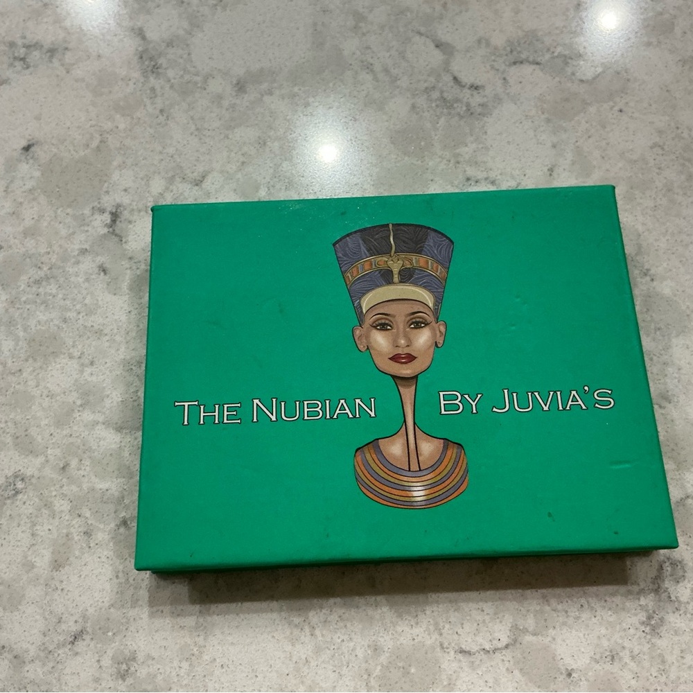Juvia's Place Green Pressed Pigment Palette